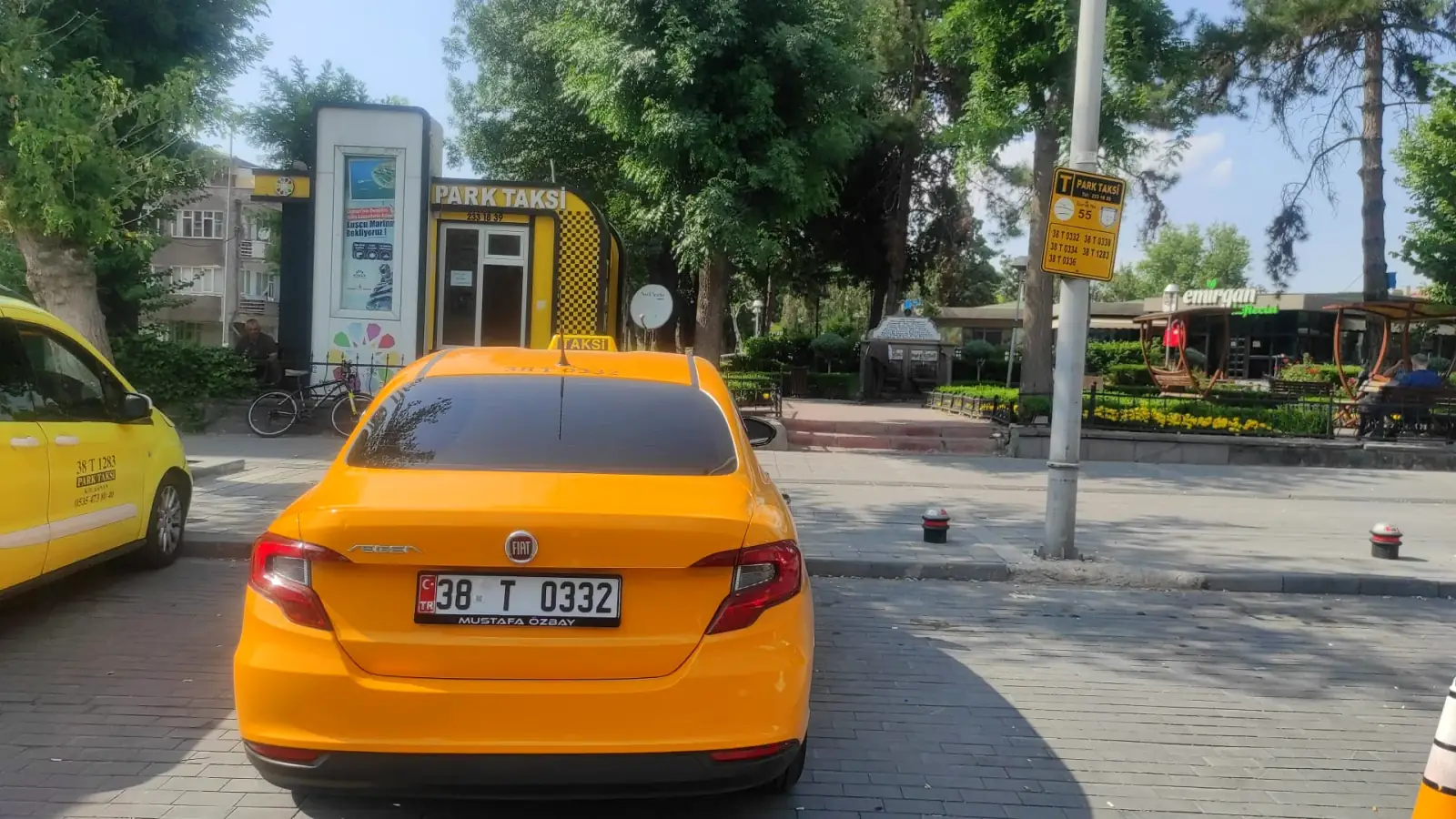 Park Taksi durağının gerçek dış cephe fotoğrafı
